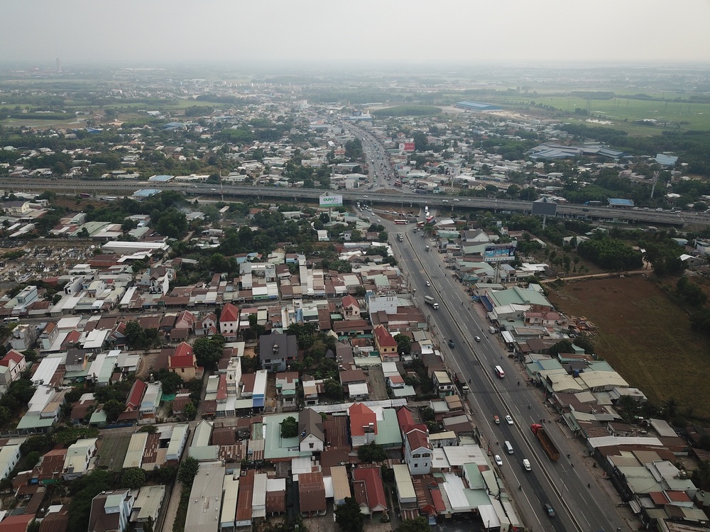 KHỞI ĐỘNG NHIỀU DỰ ÁN KHU CÔNG NGHIỆP, BẤT ĐỘNG SẢN HƯỞNG LỢI