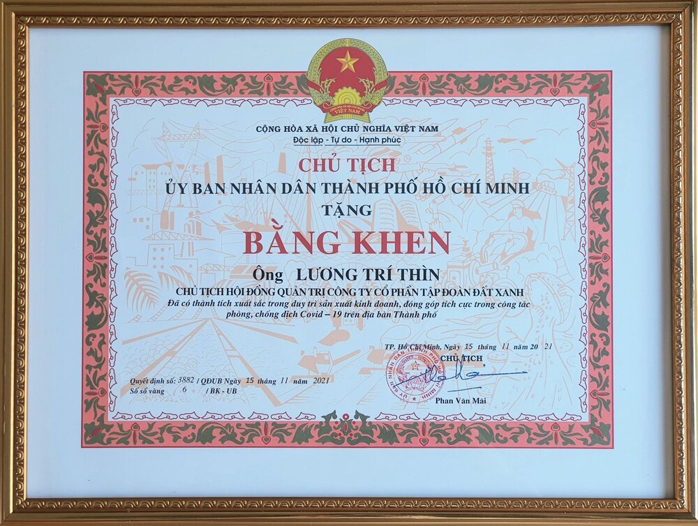 CHỦ TỊCH TẬP ĐOÀN ĐẤT XANH ĐÓN NHẬN BẰNG KHEN CỦA UBND TP. HCM