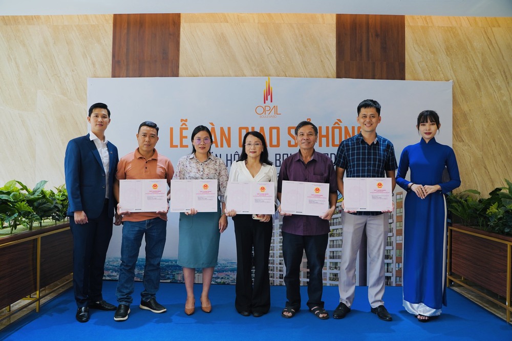OPAL BOULEVARD BÀN GIAO SỔ HỒNG ĐỢT ĐẦU CHO CƯ DÂN